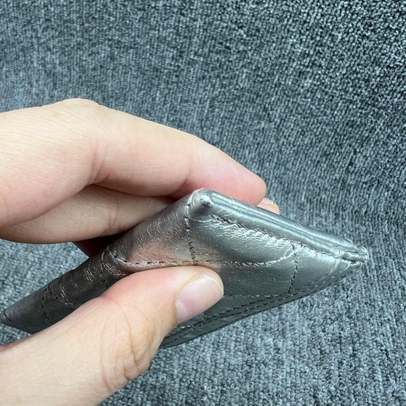 100% Authentic CHANEL Leather Wallet - Picture 4 of 13